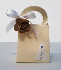 borsetta in cartoncino con fiore